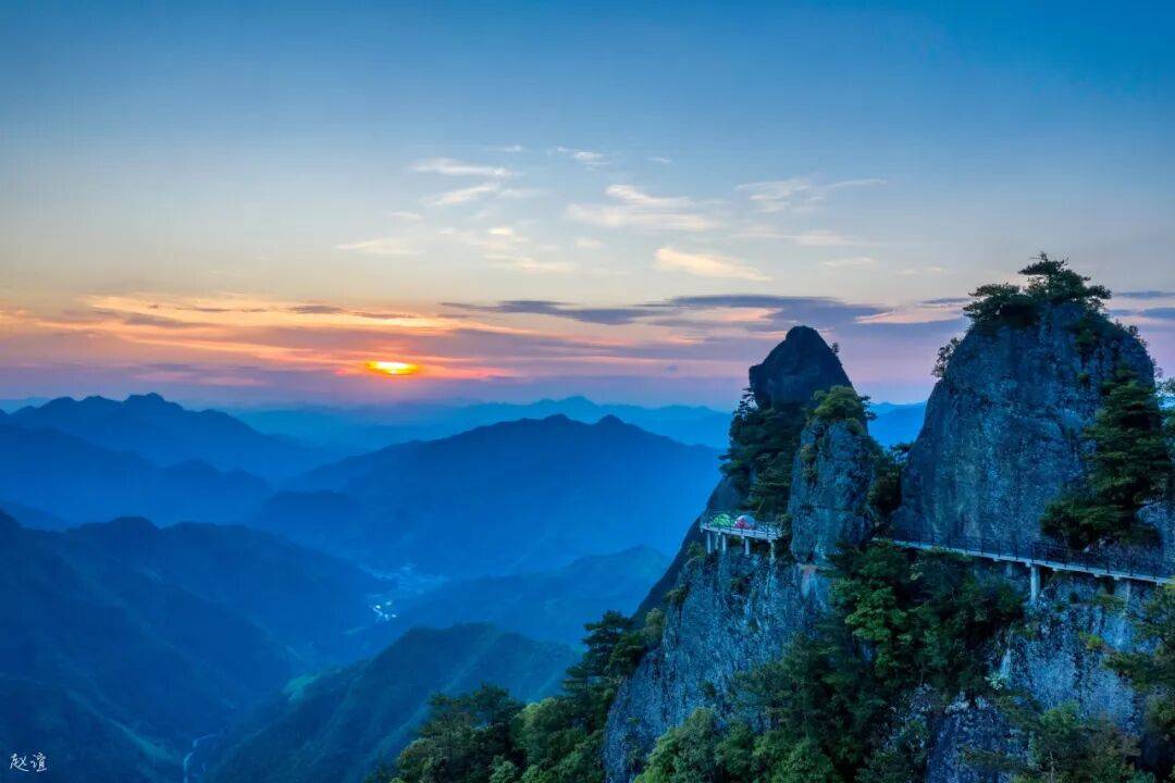 为什么年轻人迷上了爬山？ | 秋高气爽<strong></p>
<p>柚子币行情</strong>，是时候出发了→