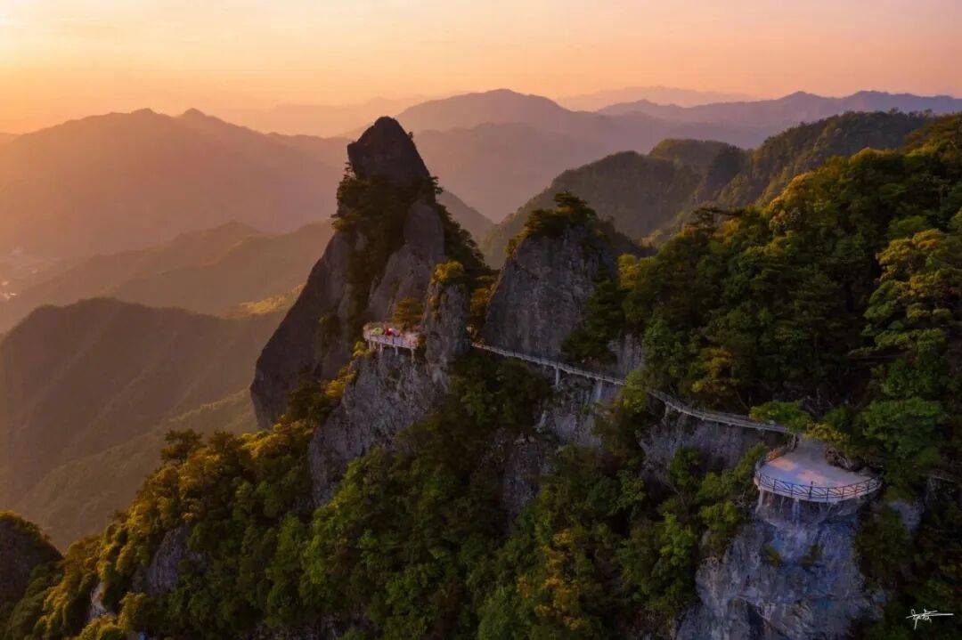 为什么年轻人迷上了爬山？ | 秋高气爽<strong></p>
<p>柚子币行情</strong>，是时候出发了→