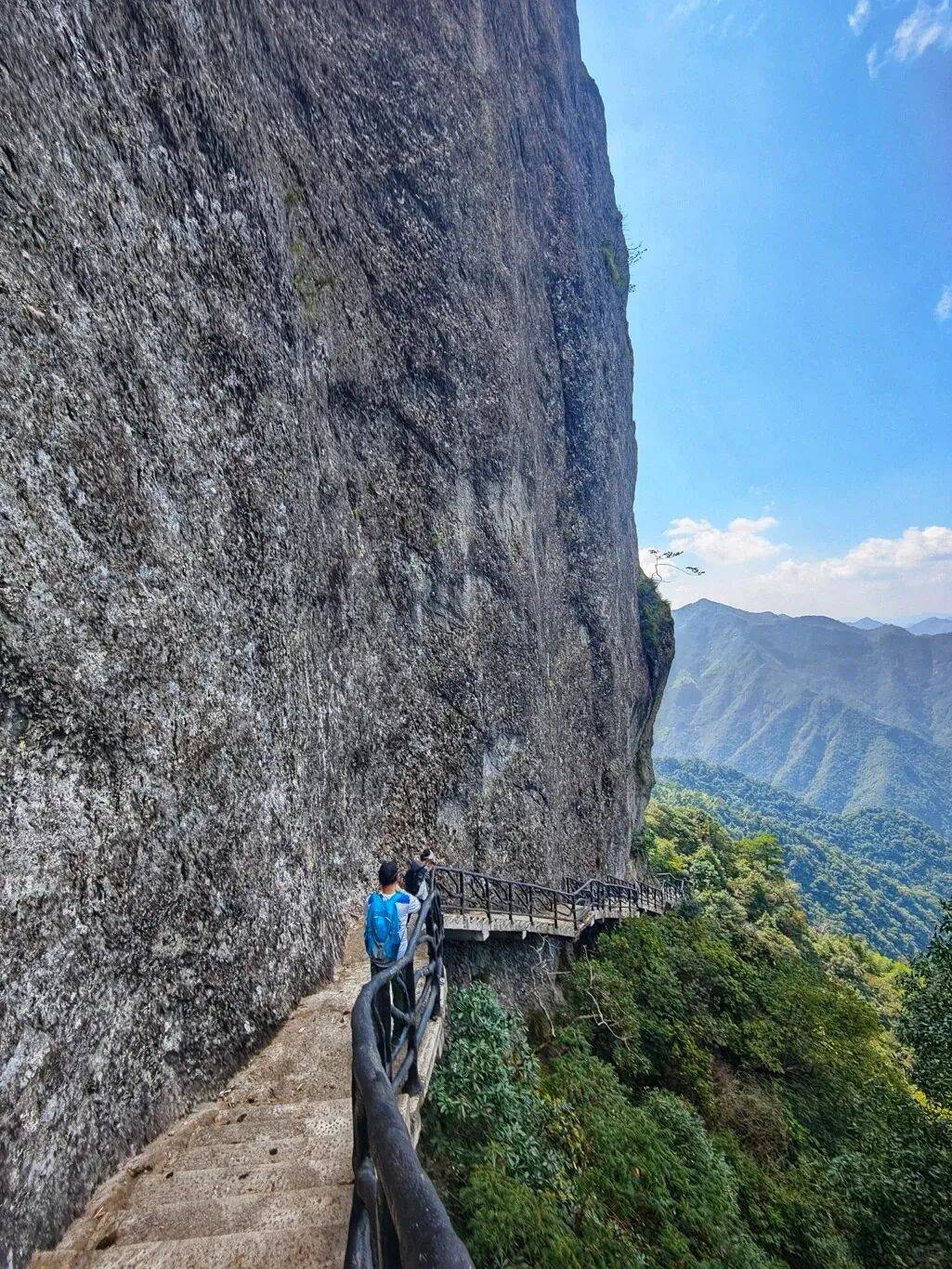 为什么年轻人迷上了爬山？ | 秋高气爽<strong></p>
<p>柚子币行情</strong>，是时候出发了→