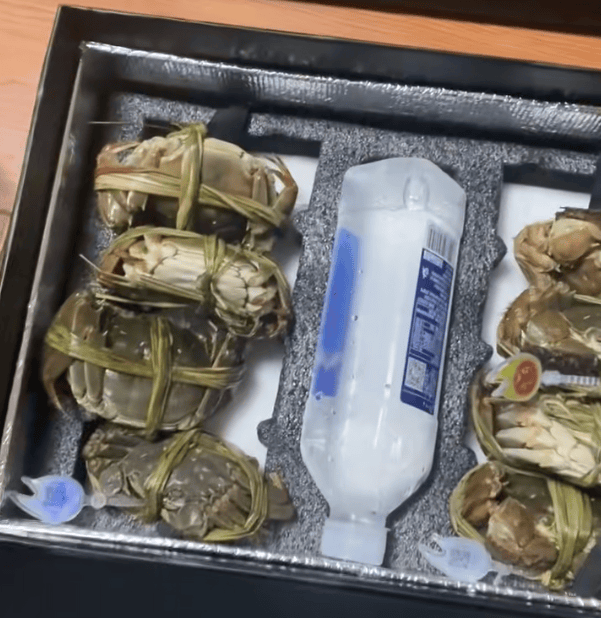 消费者花400元买到臭蟹客服建议蘸醋吃<strong></p>
<p>柚子币行情</strong>,“包退包赔”的售后执行严苛,网红蟹太太信任危机凸显,被协会除名屡遭行政处罚