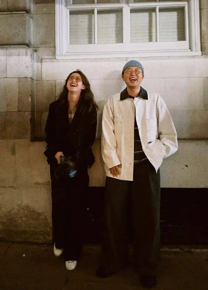 杜海涛章泽天伦敦看展合影<strong></p>
<p>初入币圈</strong>，网友直呼神奇：没想到他俩还认识