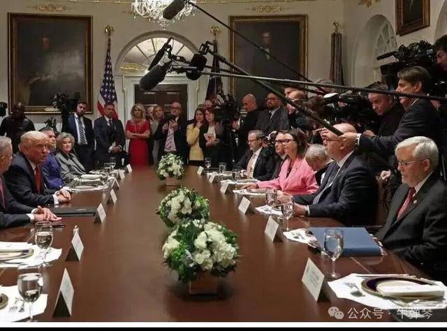 他被特朗普当众羞辱<strong></p>
<p>ccr炒币</strong>，全场都在哄笑