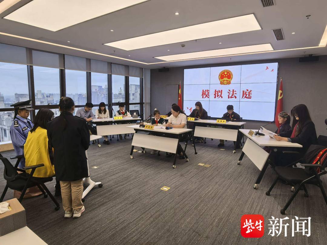 “叔叔是江苏的<strong></p>
<p>ccr炒币</strong>,将来一定带你们去看看!”镇江警官不忘承诺,四次组织近百名藏区学子来苏研学