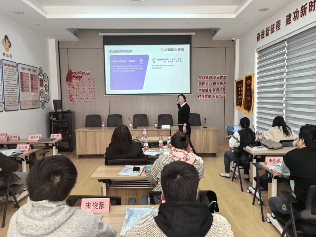 霜降·职场收获季|秋暮露成霜<strong></p>
<p>ccr炒币</strong>,云卷寒风降