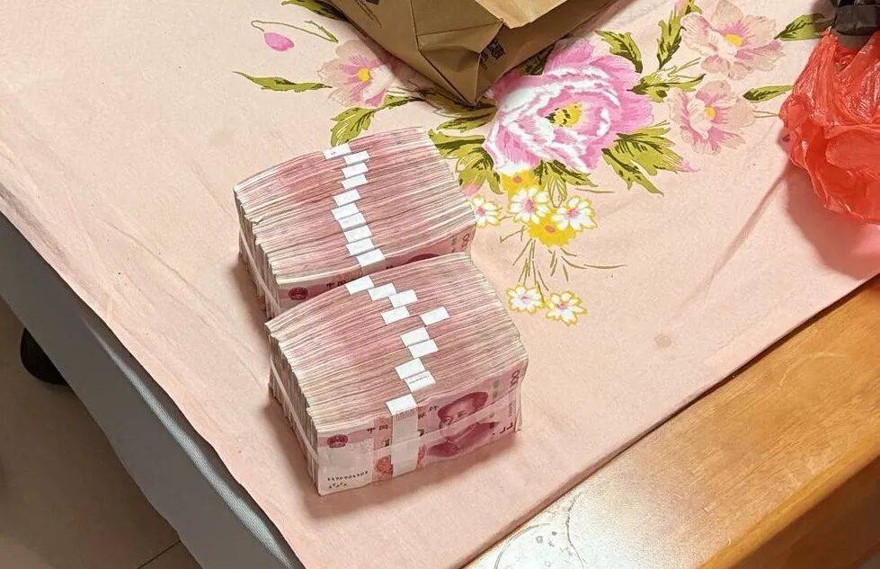 女子紧攥20万现金大哭:我自己的钱<strong></p>
<p>币说</strong>,还不能自由支配?