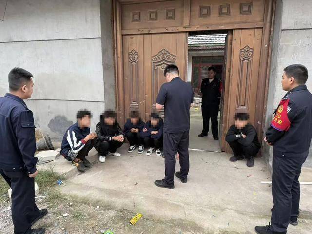 临沂俩小伙偷摸去派出所门口放下<strong></p>
<p>币圈神话</strong>了…