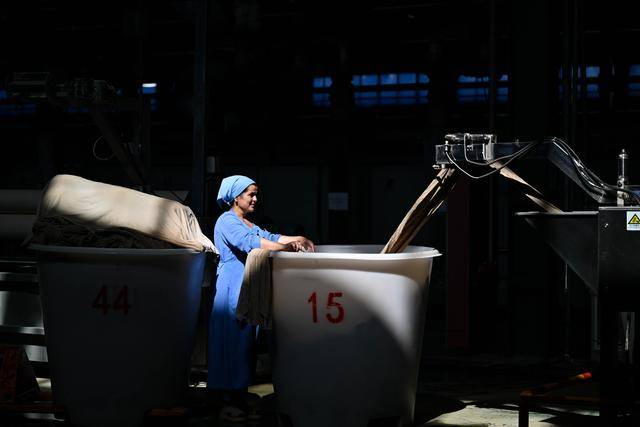 青年说 | 到中亚<strong></p>
<p>币圈神话</strong>,奔赴一场激动人心的“探秘”