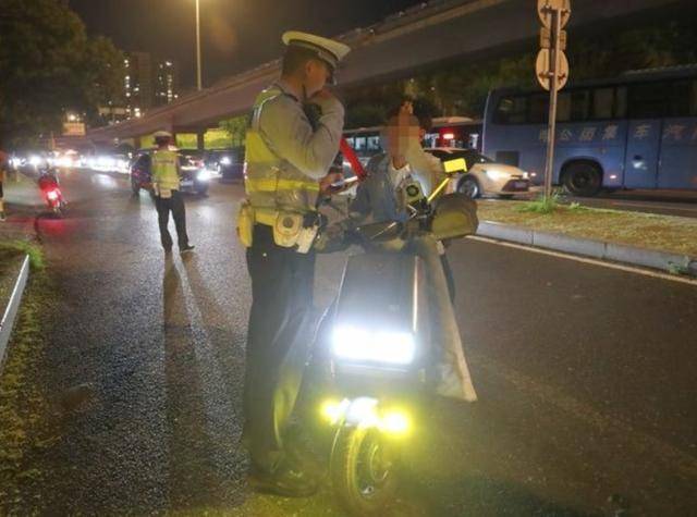 北京“电子眼”开始抓拍电动自行车违法<strong></p>
<p>炒币专业术语</strong>，试点审核录入电动自行车违法行为3.8万起