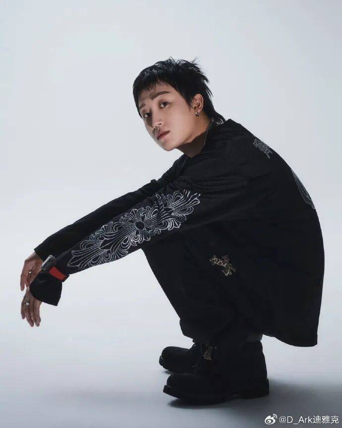 中国男歌手涉毒被捕<strong></p>
<p>钯币</strong>！