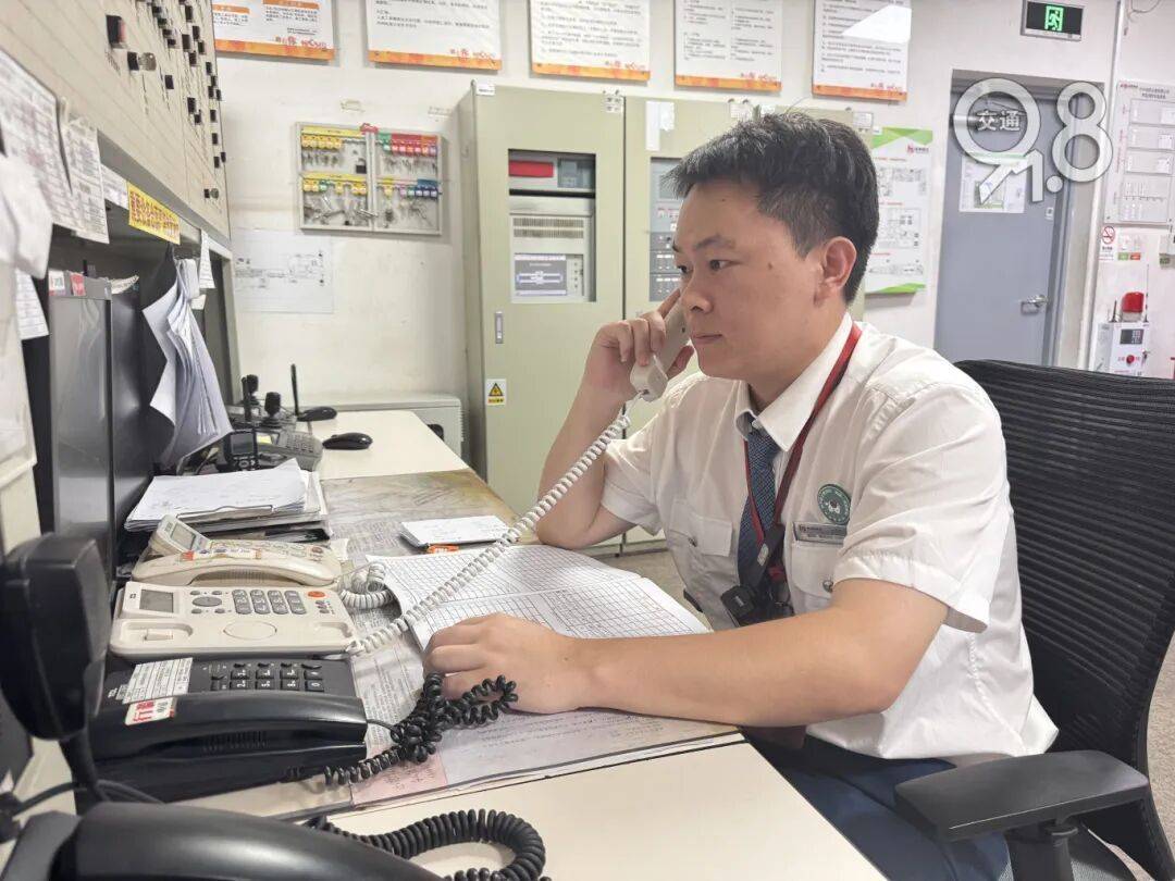 杭州地铁内<strong></p>
<p>中币交易</strong>,女乘客突然崩溃大哭!紧接着……这一幕被拍下