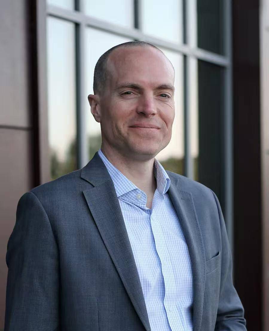 美籍校长与儿子老挝度假<strong></p>
<p>币圈合约</strong>，遭5厘米长“杀人蜂”袭击，全身被蜇100多处双双殒命