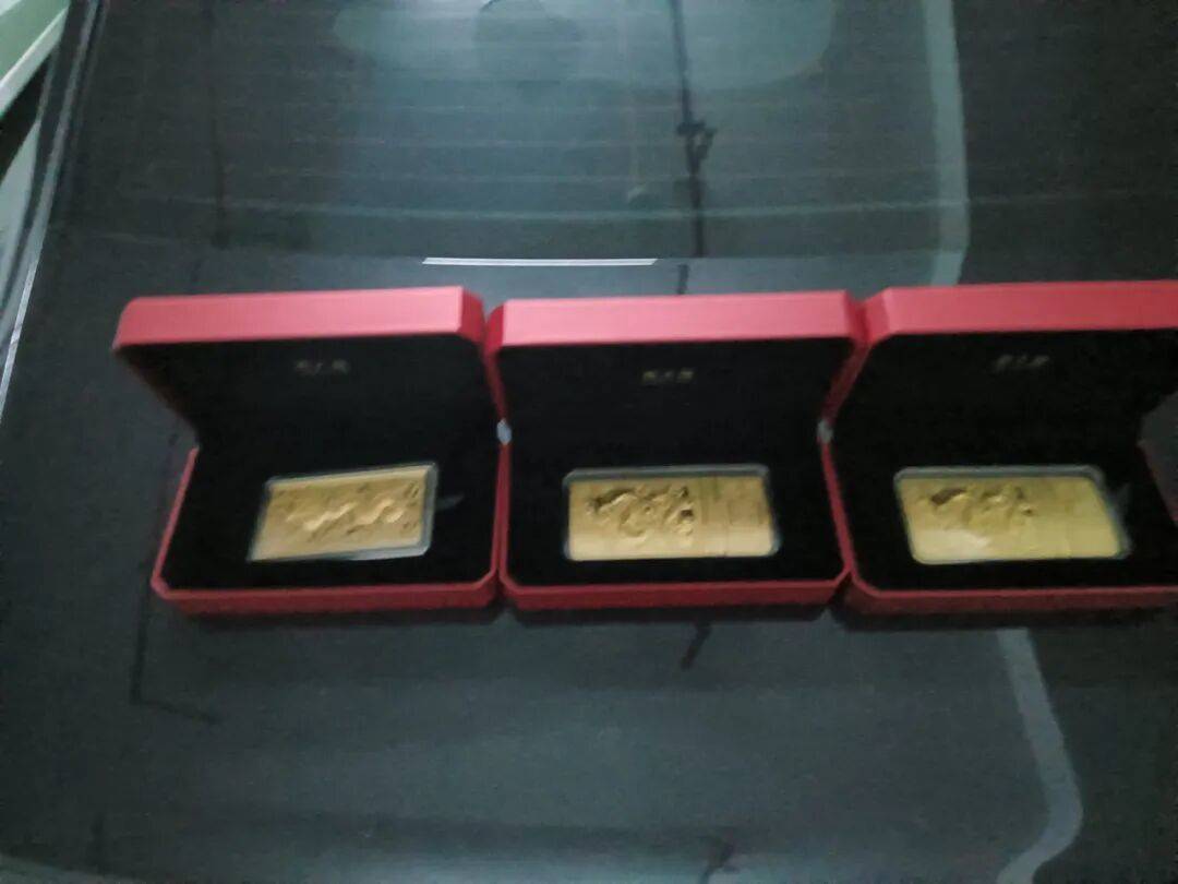 股市套现170万元后<strong></p>
<p>币圈一天</strong>，杭州男子豪购300克金条！老板当场报警……