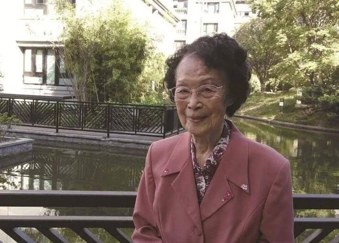 沉痛悼念!张謇嫡孙女张柔武逝世<strong></p>
<p>币圈一天</strong>,享年106岁