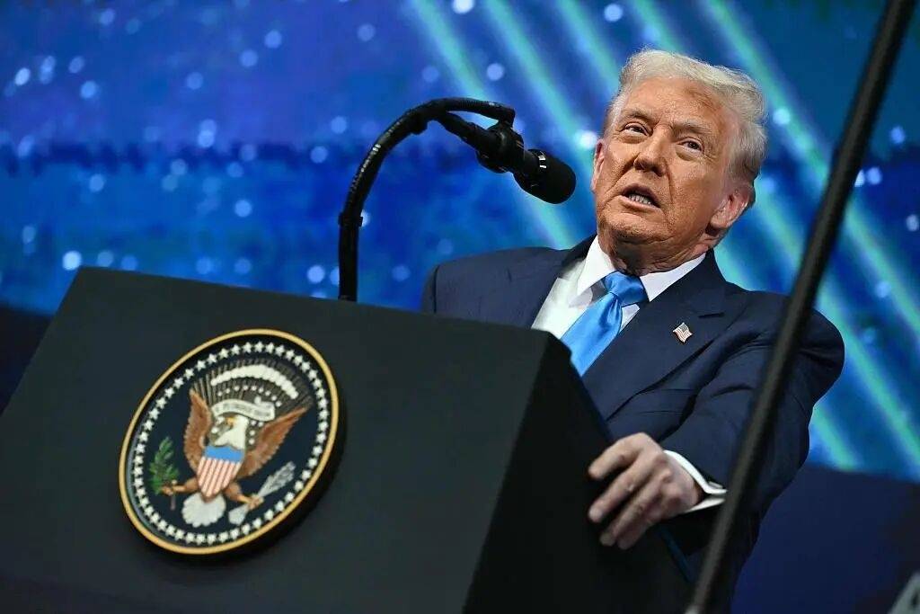 51票对49票<strong></p>
<p>币圈一天</strong>，禁止特朗普绕过国会对委内瑞拉动武议案被否决