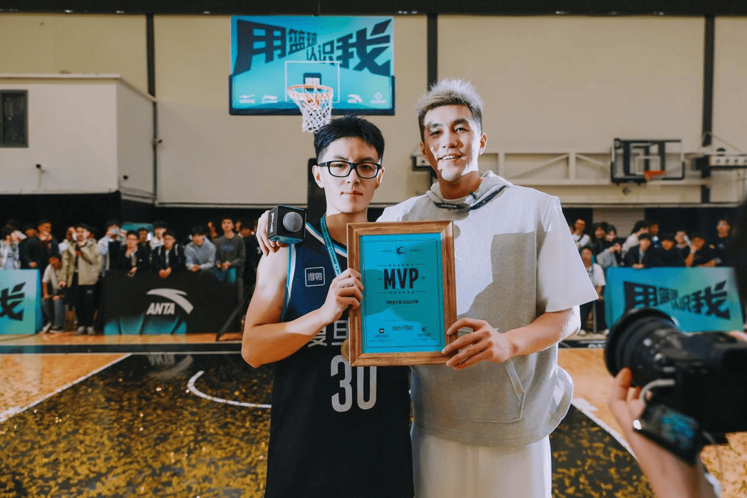 复旦、交大、同济等八大高校集结<strong></p>
<p>币圈一天</strong>,得物App“新生杯”篮球赛首战上海