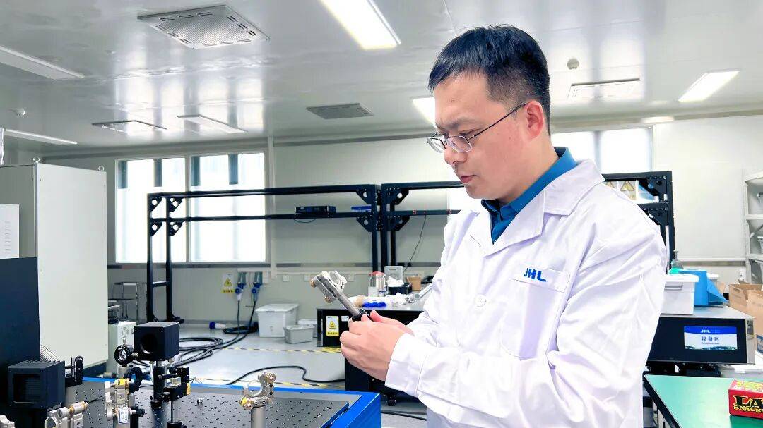 认真学习贯彻党的二十届四中全会精神<strong></p>
<p>币圈一天</strong>!来听听他们怎么说