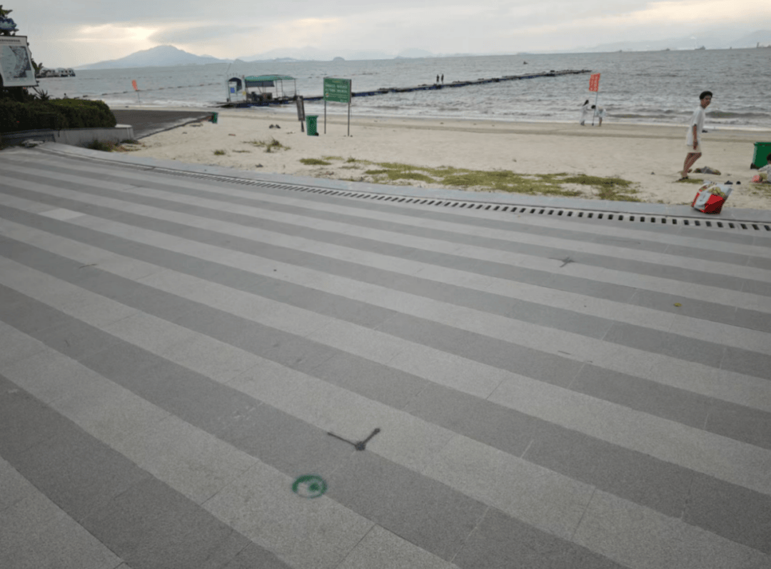 单价1.6万元买的海景房<strong></p>
<p>炒币工具</strong>,如今二手房仅6000多元!开发商改造道路遭业主强烈反对:散步时景观视野将受明显影响