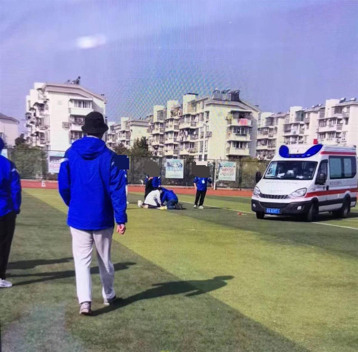 南京一学生在运动会上跑200米时倒地去世<strong></p>
<p>长江期币网</strong>，官方：深感痛心，已与亲属沟通妥善处理