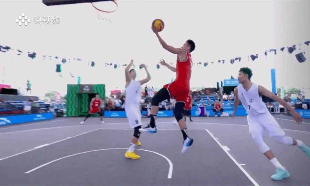 全运会男子三人篮球赛<strong></p>
<p>长江期币网</strong>，陈国豪、周泽源代表广东队出战，战胜江苏队取得开门红！