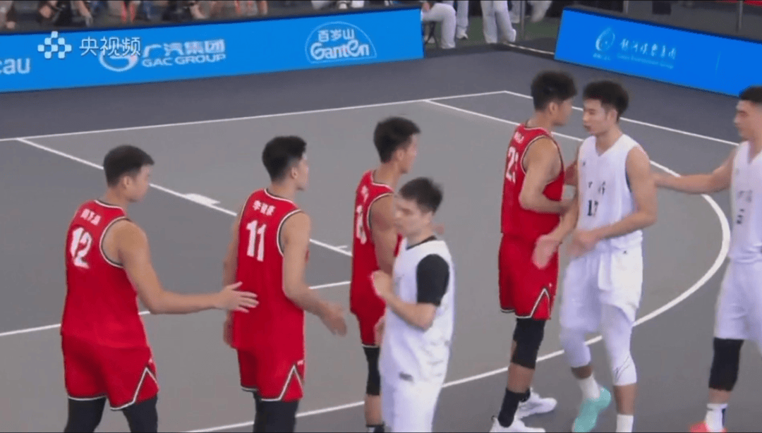 全运会男子三人篮球赛<strong></p>
<p>长江期币网</strong>，陈国豪、周泽源代表广东队出战，战胜江苏队取得开门红！