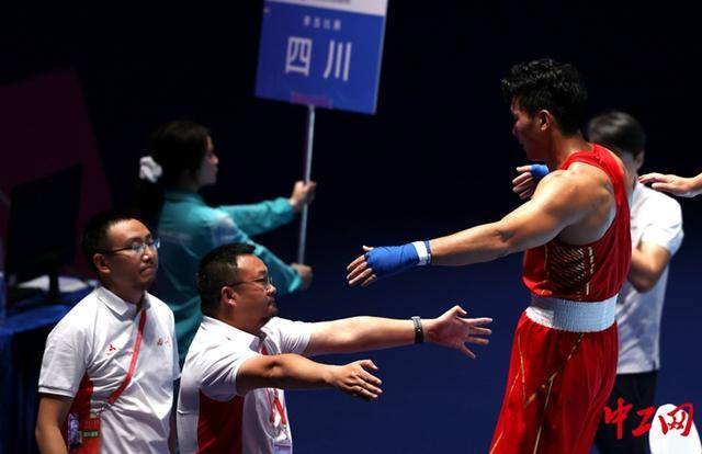 全运会拳击男子80公斤级决赛<strong></p>
<p>长江期币网</strong>,王小保夺冠!