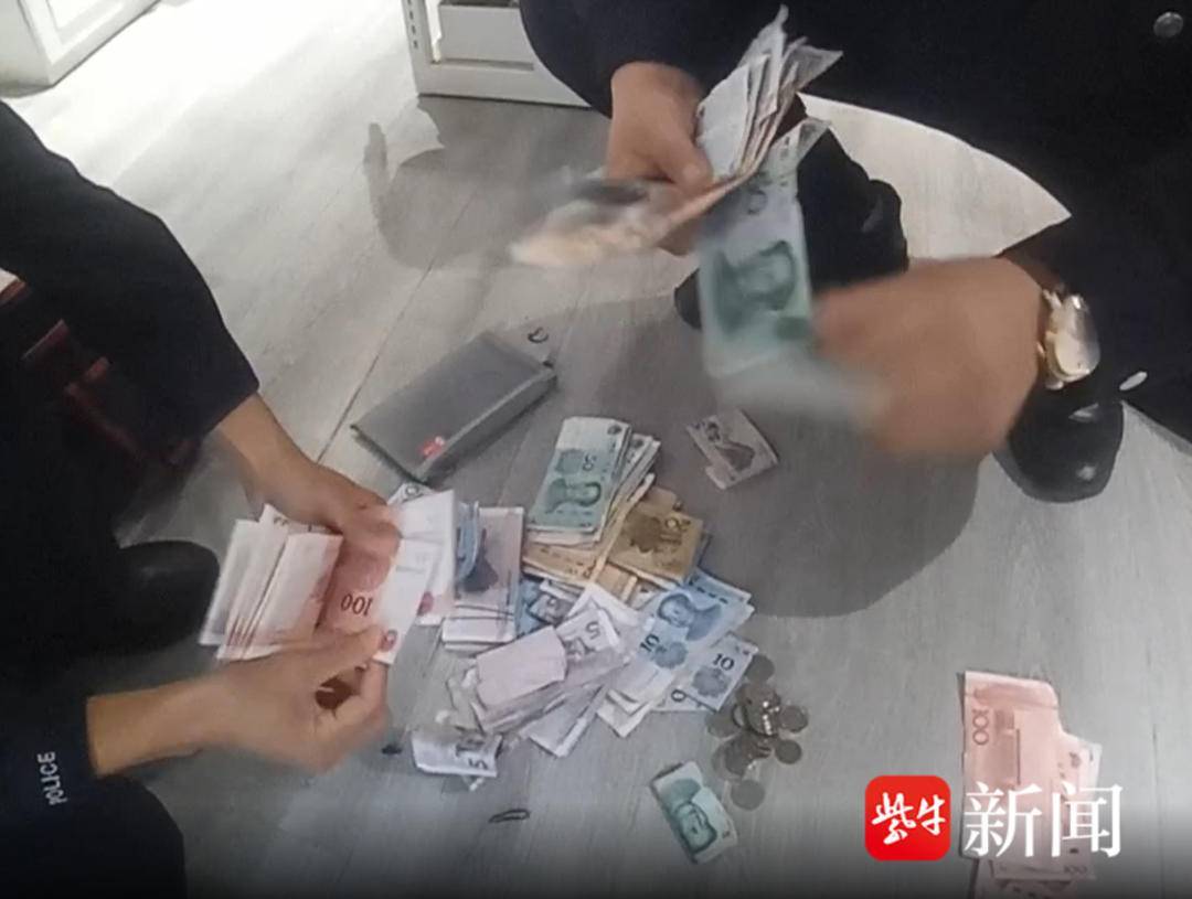 做小本生意的大姐丢了6300元进货款<strong></p>
<p>长江期币网</strong>,失而复得后哽咽着鞠躬致谢