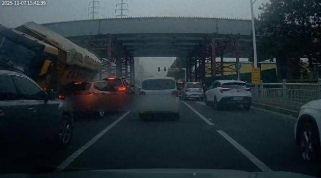 烟台被压死女老师家属欲追究涉事渣土车企业刑责<strong></p>
<p>知乎币圈</strong>，律师：具有可行性，涉重大责任事故罪