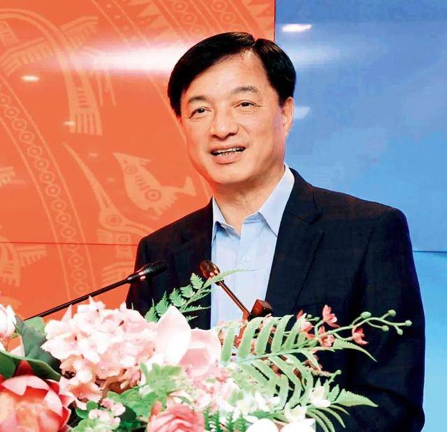 一年半<strong></p>
<p>知乎币圈</strong>，阮维玉四次晋升