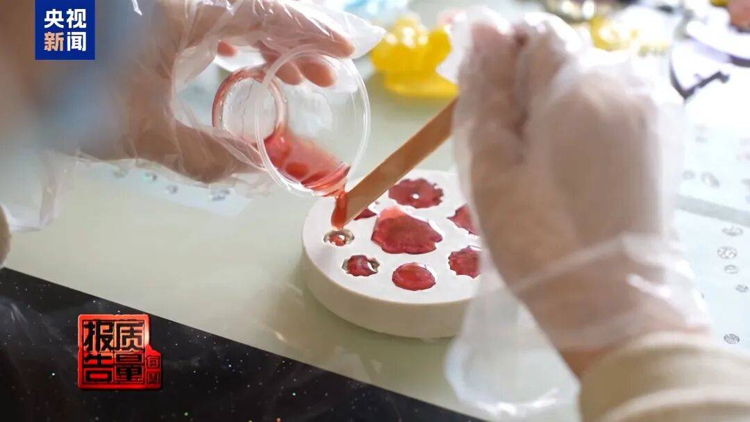 快扔掉！甲醛含量高出上限一倍多<strong></p>
<p>共链币</strong>，戴防毒面具也不行！