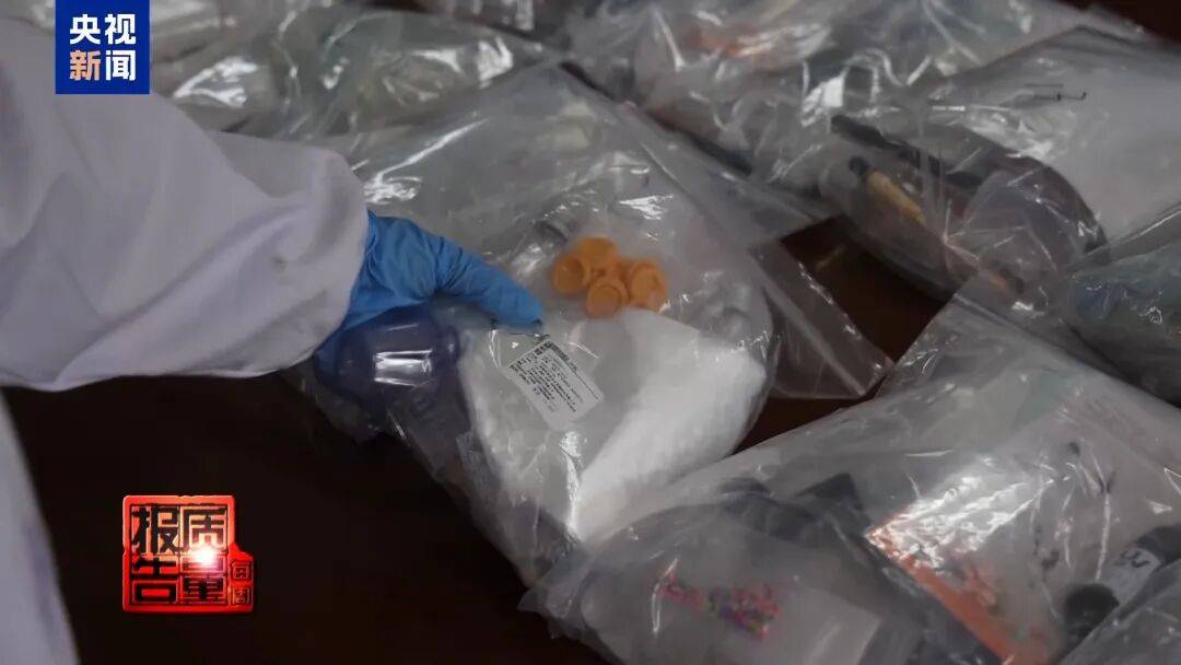 快扔掉！甲醛含量高出上限一倍多<strong></p>
<p>共链币</strong>，戴防毒面具也不行！