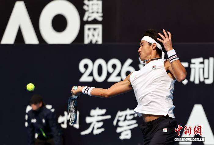 2026澳网亚太区外卡赛男单第一轮:布云朝克特战胜对手晋级8强