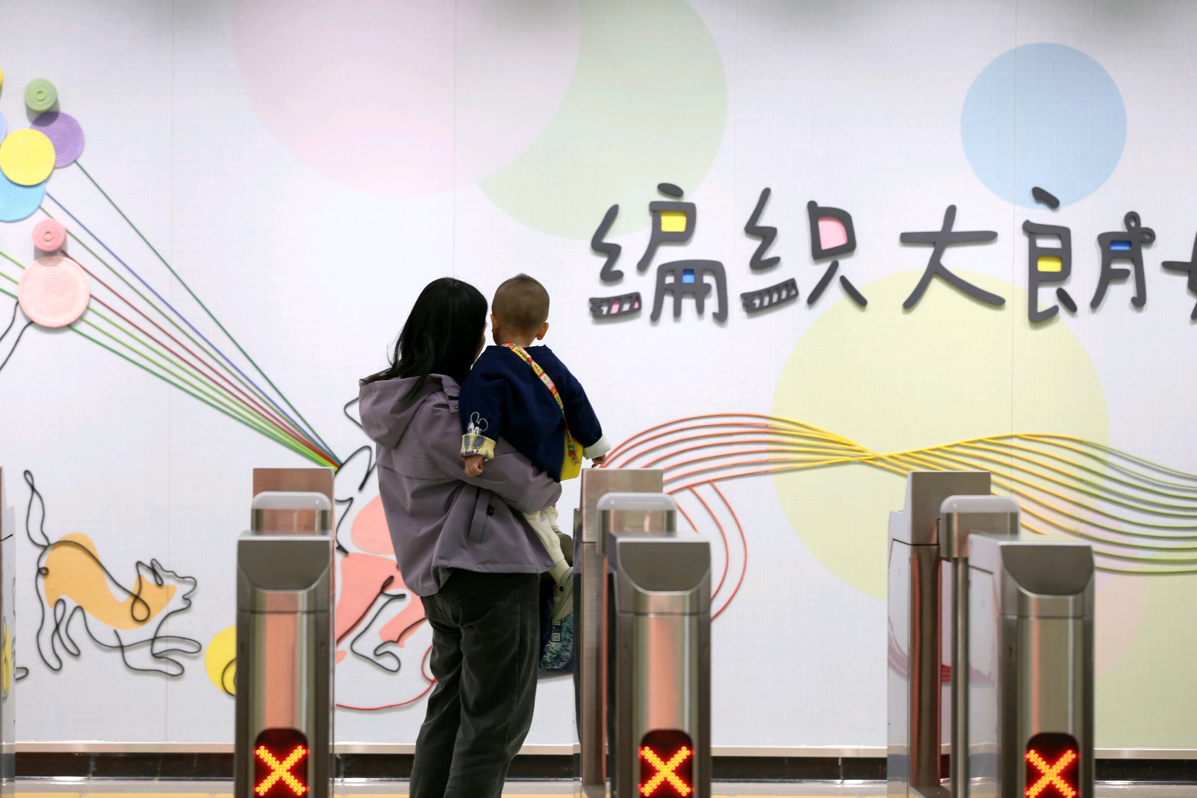 东莞地铁1号线试乘首日<strong></p>
<p>币圈营销</strong>,大朗4站“沸腾”了