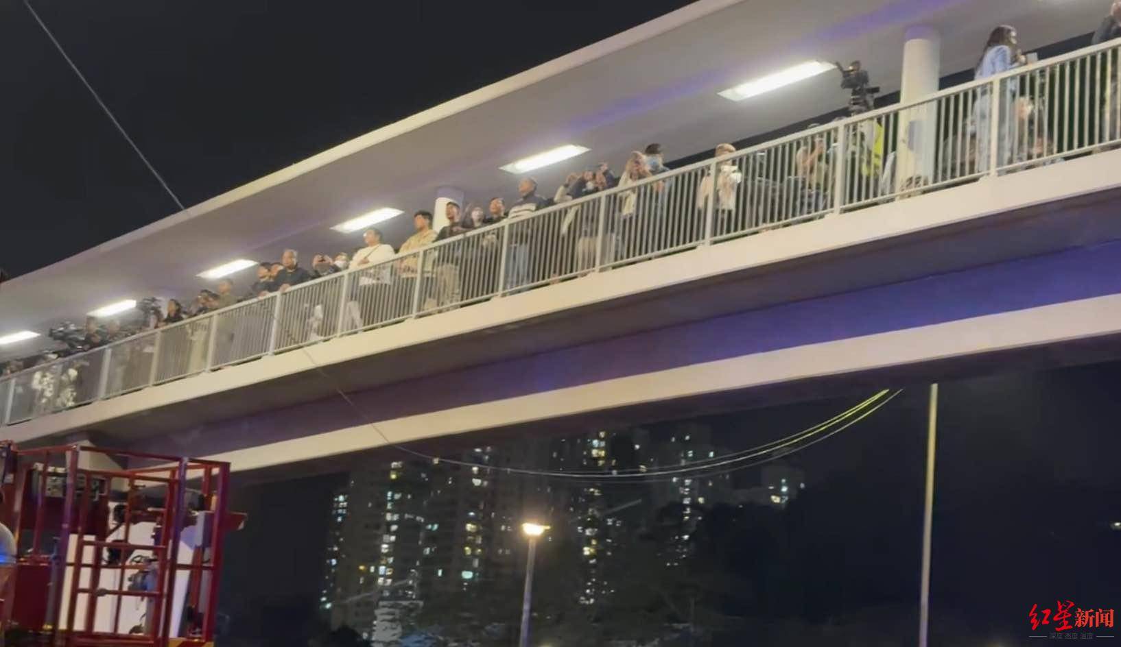 红星新闻实探香港宏福苑大火现场：警员称第一次遇到这么大火<strong></p>
<p>摩登币</strong>，餐厅老板自发为救援人员送餐