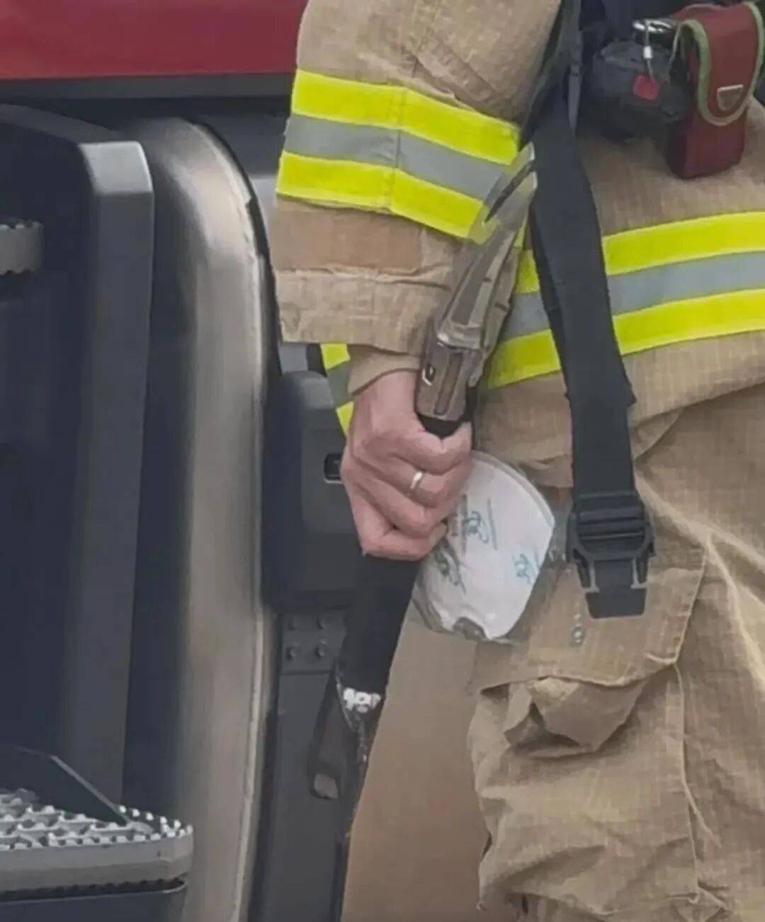 已致94人遇难<strong></p>
<p>摩登币</strong>，李家超：望内地协助！廉政公署：或涉贪污！这一幕令人破防