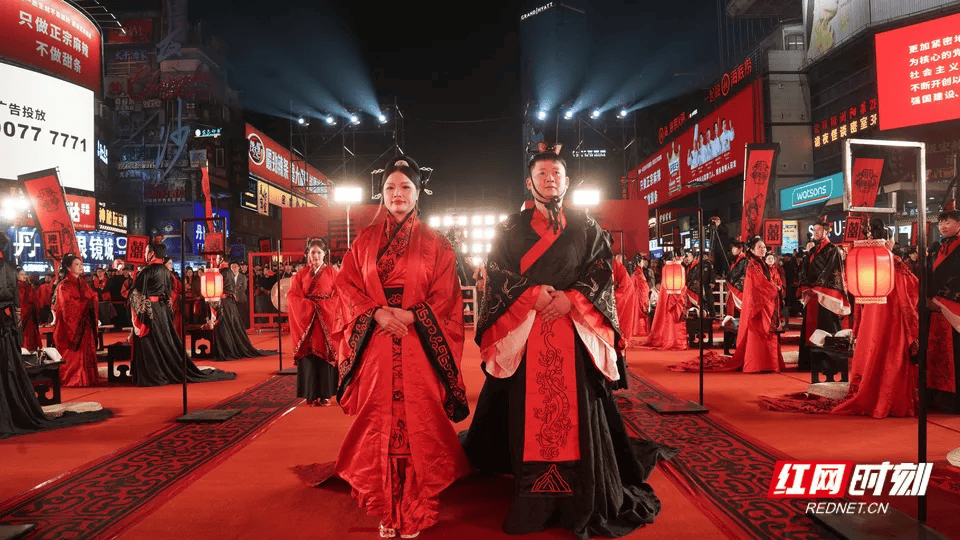 汶川地震被救起的女孩<strong></p>
<p>金元币</strong>,17年后和救她的军人结婚了