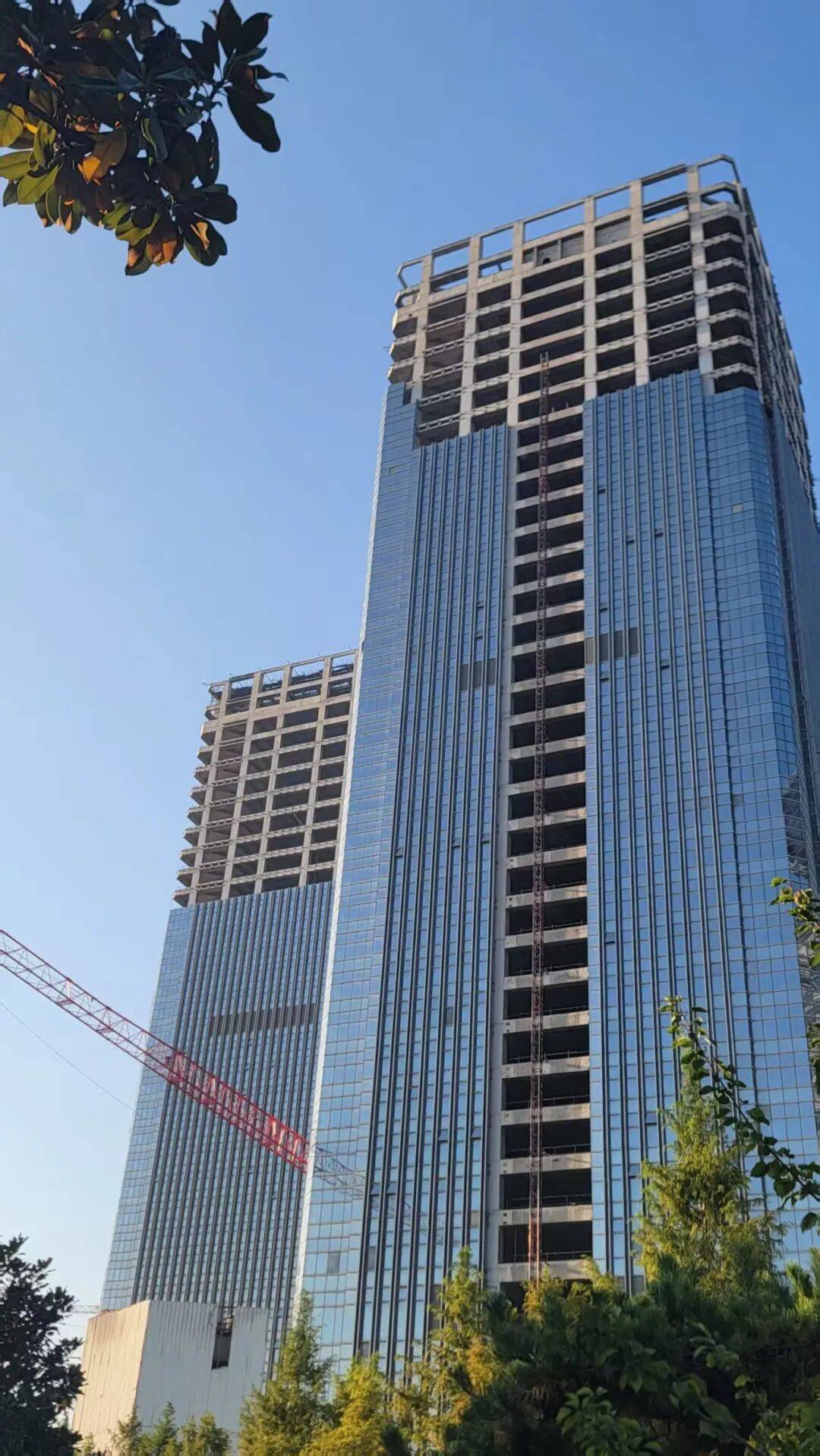 西安地标“双子塔”荒芜十年<strong></p>
<p>在线交易</strong>,7.48亿起拍