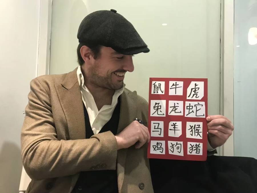 法国人在上海开店<strong></p>
<p>蜜蜂币</strong>，只卖白色衣服竟然火了丨上海滩上洋掌柜