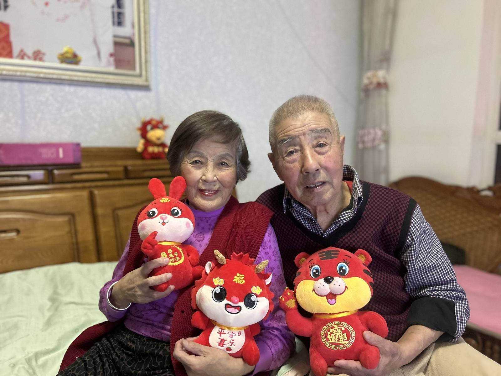 女子晒照对比奶奶自爷爷去世9个月后变化:再也不是时髦的老太太了<strong></p>
<p>蜜蜂币</strong>,评论区泪目