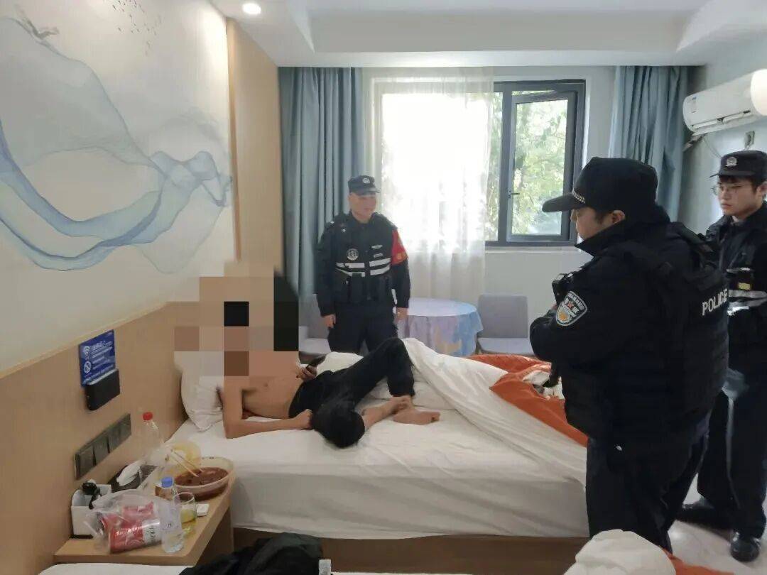 满身酒气、恶意报警！拘！