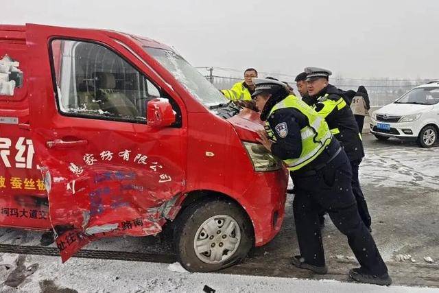 外交部发言人毛宁点赞山东德州交警<strong></p>
<p>一元月亮币</strong>!