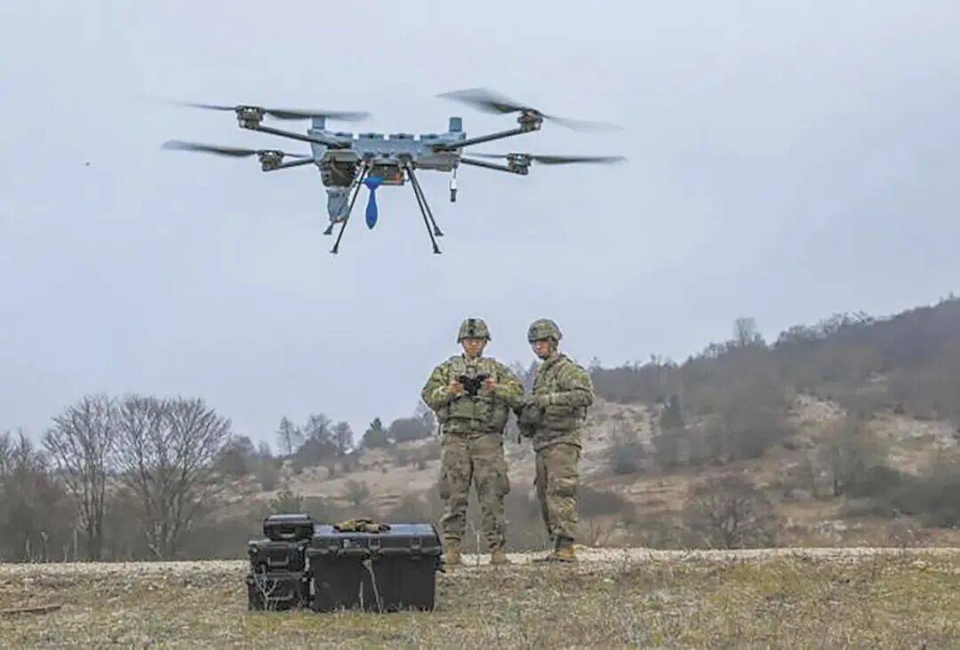 美军为何“抄作业”<strong></p>
<p>炒币大师</strong>？大批量“山寨”对手的无人机……