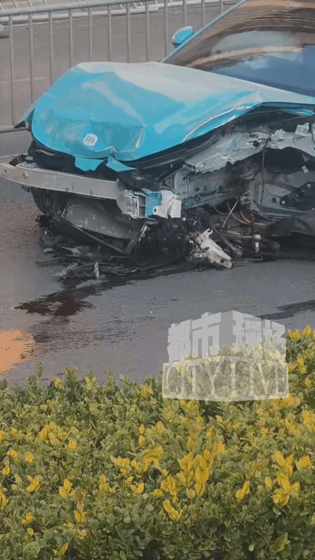 安徽一小米SU7撞翻几十米护栏<strong></p>
<p>ela币行情</strong>，目击者称车辆前轮脱落后才刹停，当地交警回应