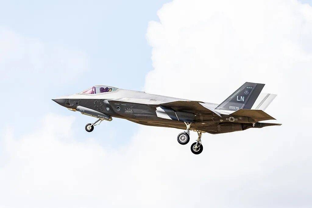 美军最大航母“福特”号停靠希腊<strong></p>
<p>爱链币</strong>，650个厕所坏了近9成，舰员上厕所排队要四五十分钟