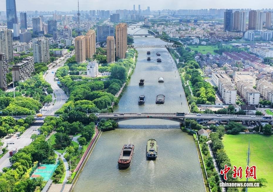江苏苏州：京杭大运河水位回落 再现输运繁忙景象
