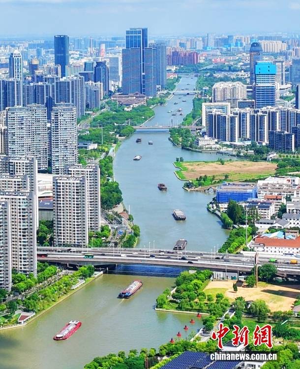 江苏苏州:京杭大运河水位回落 再现输运繁忙景象